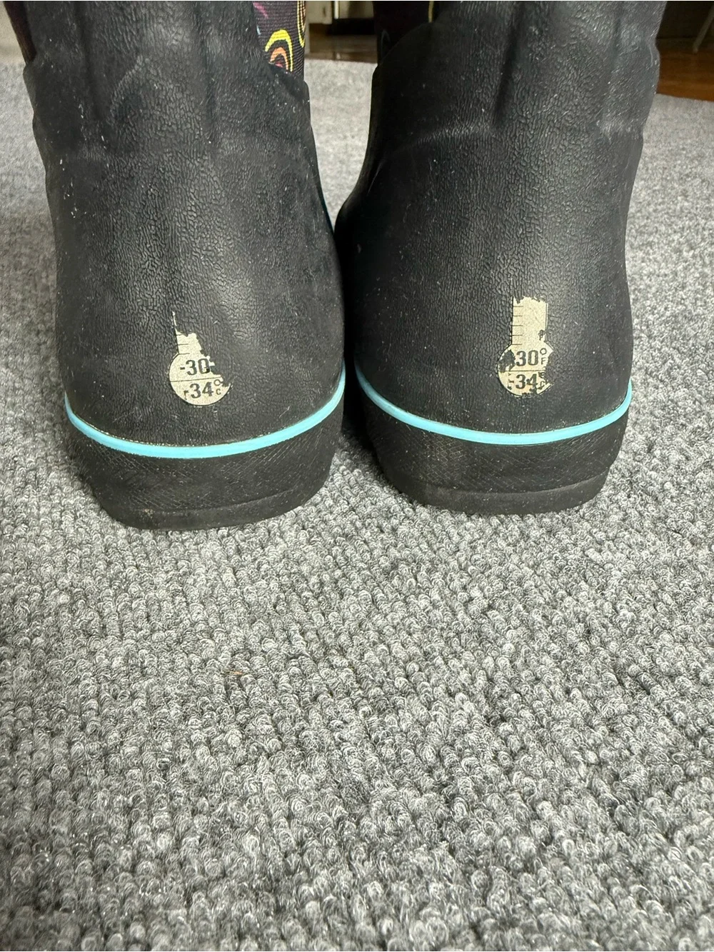 Bogs Kids 5 Winter Snow Boots with Multicolor Arc Print